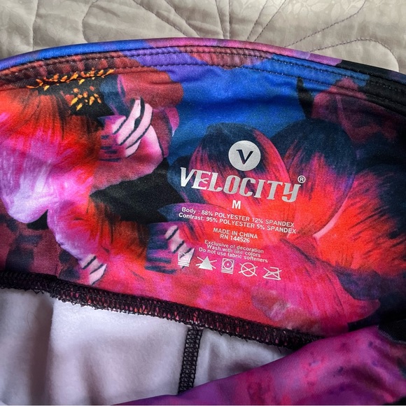 Velocity women’s floral patterned workout leggings size Medium - Picture 5 of 5
